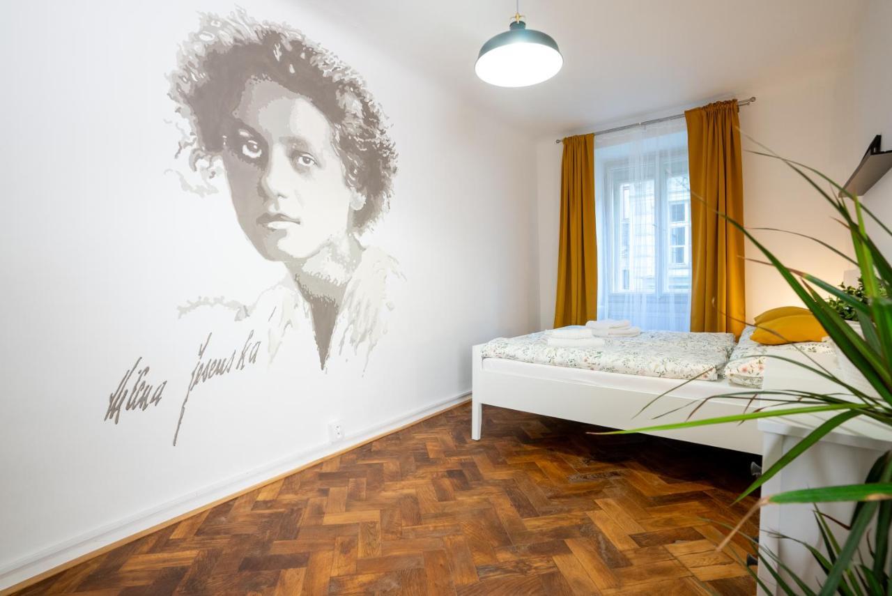 White Wolf House Hostel & Apartments Praga Esterno foto