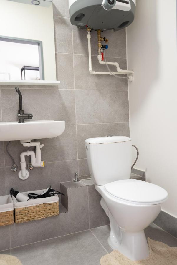 White Wolf House Hostel & Apartments Praga Esterno foto