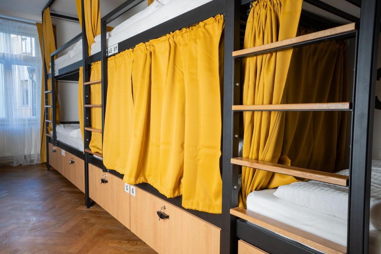 White Wolf House Hostel & Apartments Praga Esterno foto