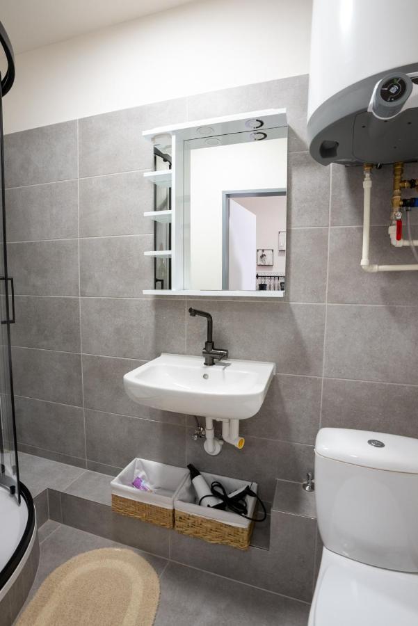 White Wolf House Hostel & Apartments Praga Esterno foto