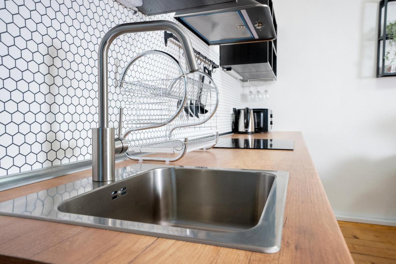 White Wolf House Hostel & Apartments Praga Esterno foto