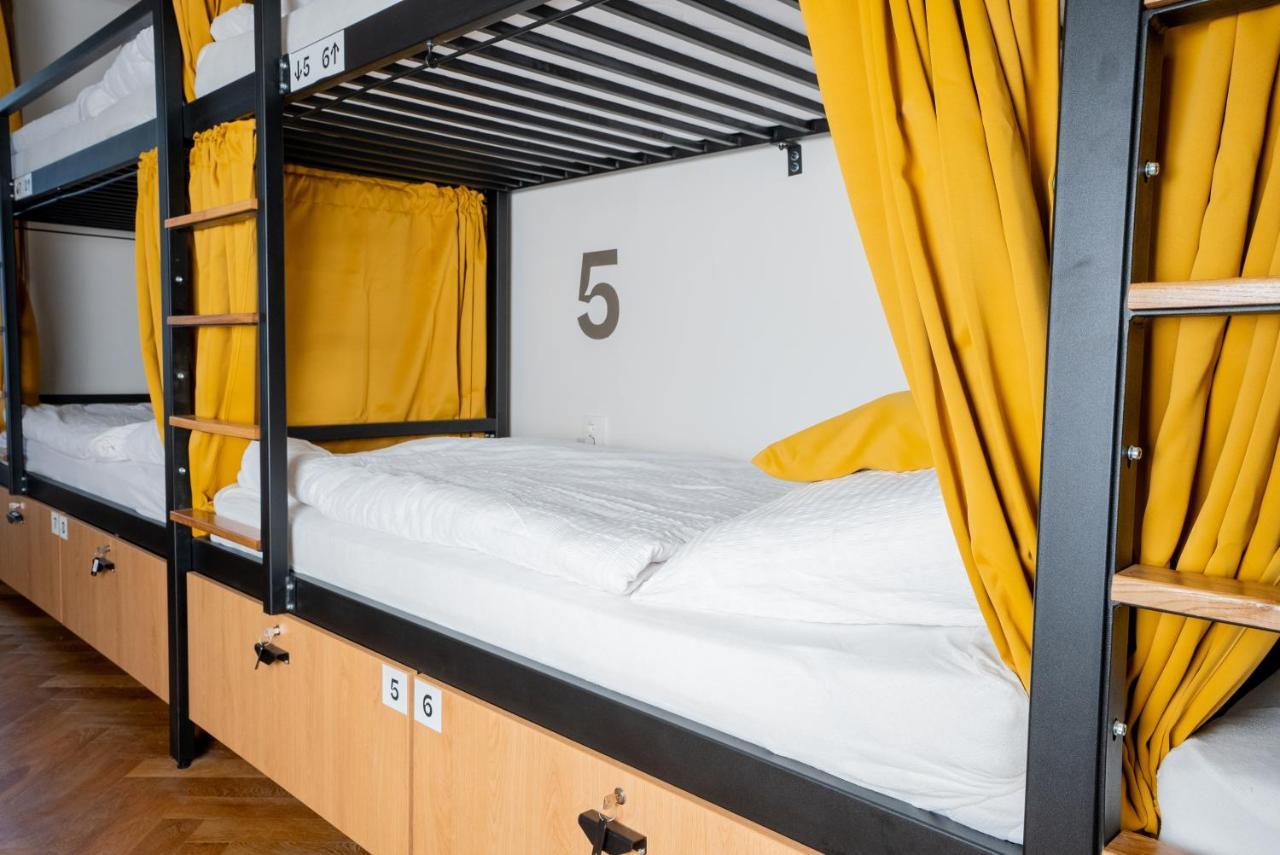 White Wolf House Hostel & Apartments Praga Esterno foto