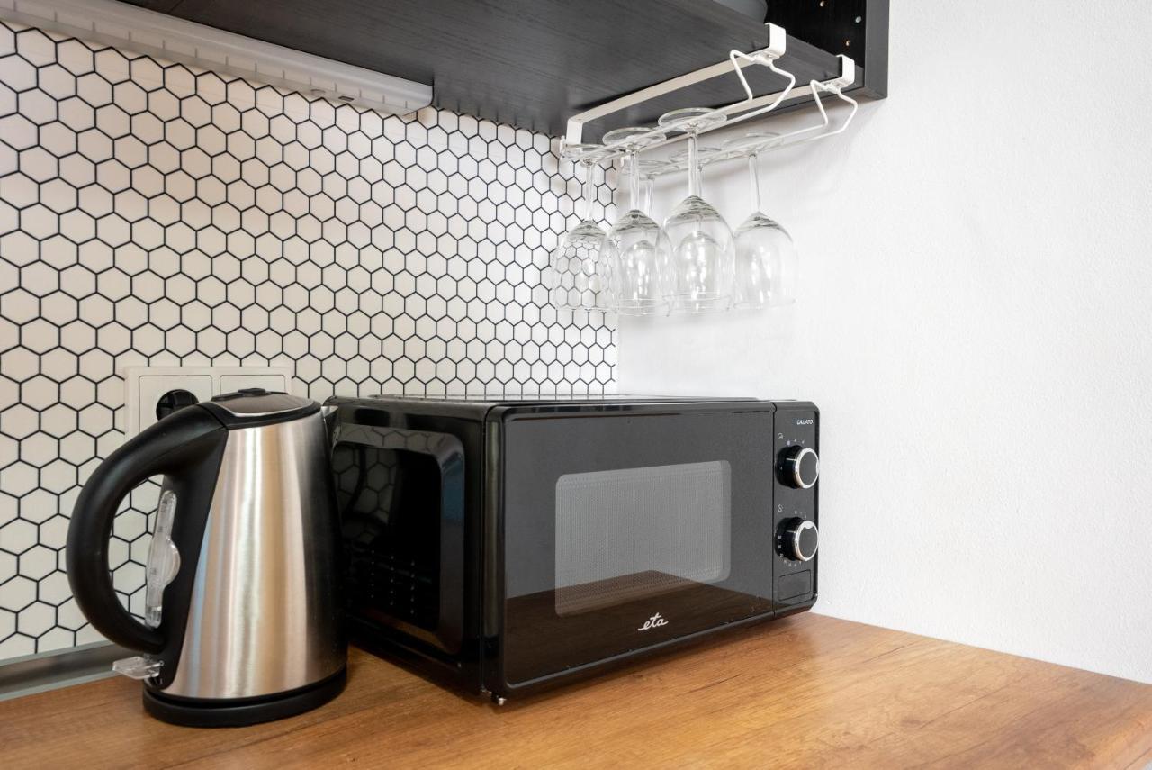 White Wolf House Hostel & Apartments Praga Esterno foto