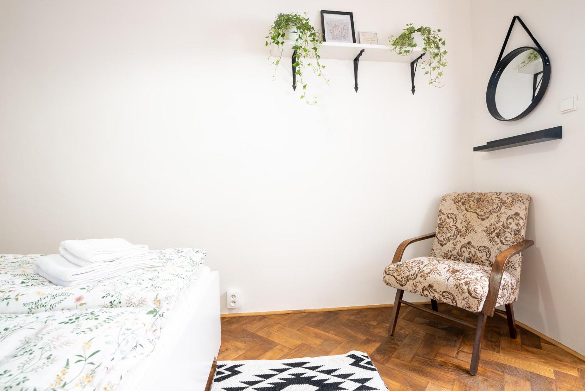 White Wolf House Hostel & Apartments Praga Esterno foto