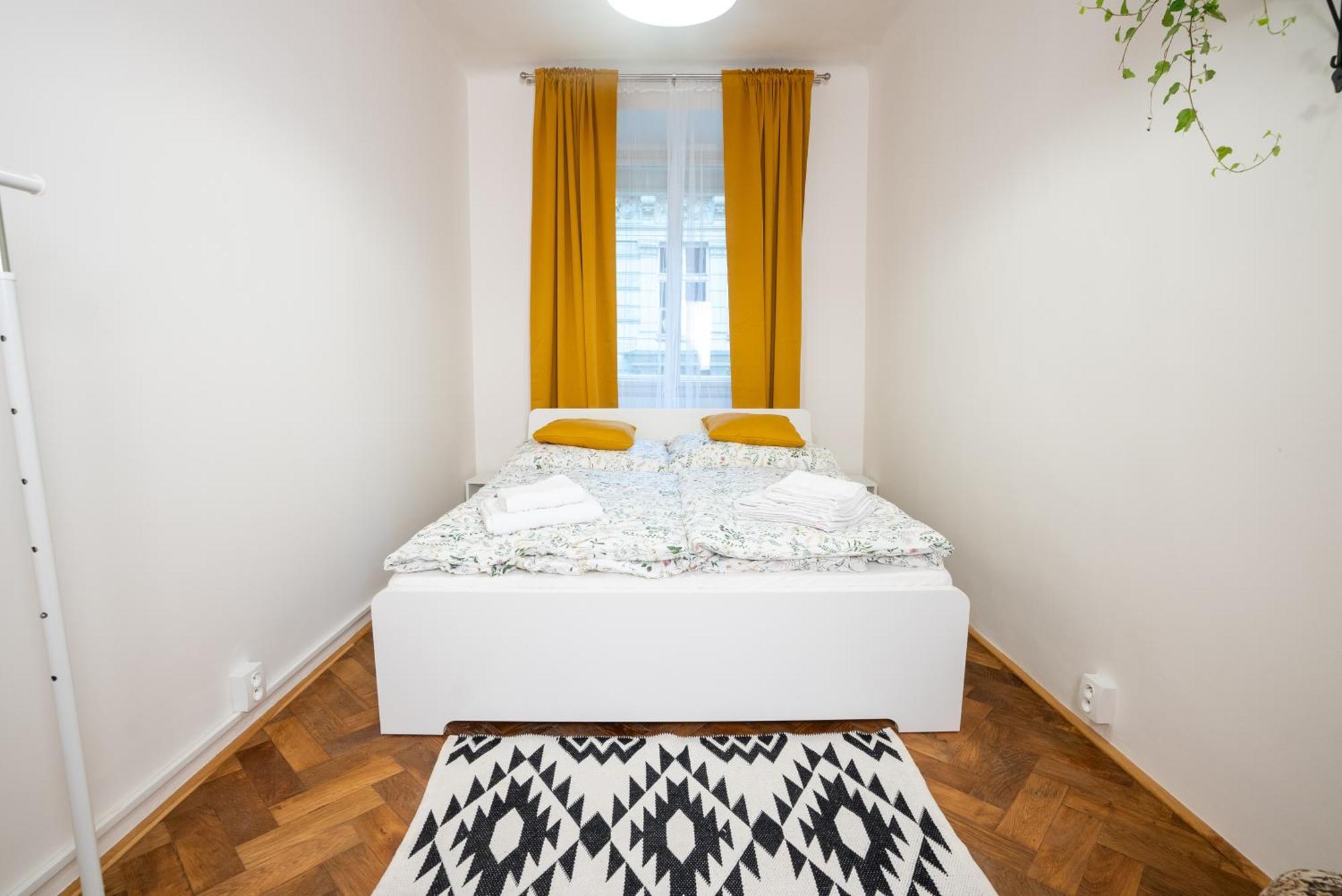 White Wolf House Hostel & Apartments Praga Esterno foto