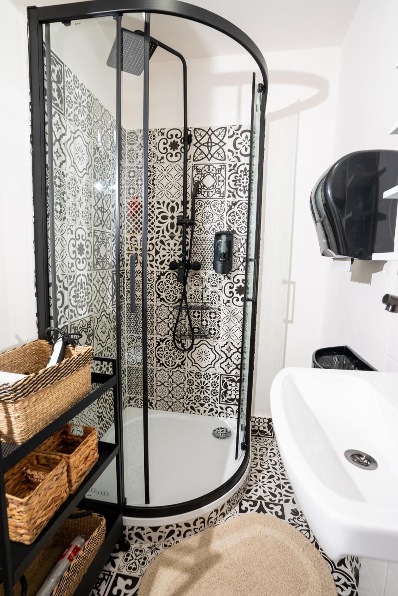 White Wolf House Hostel & Apartments Praga Esterno foto