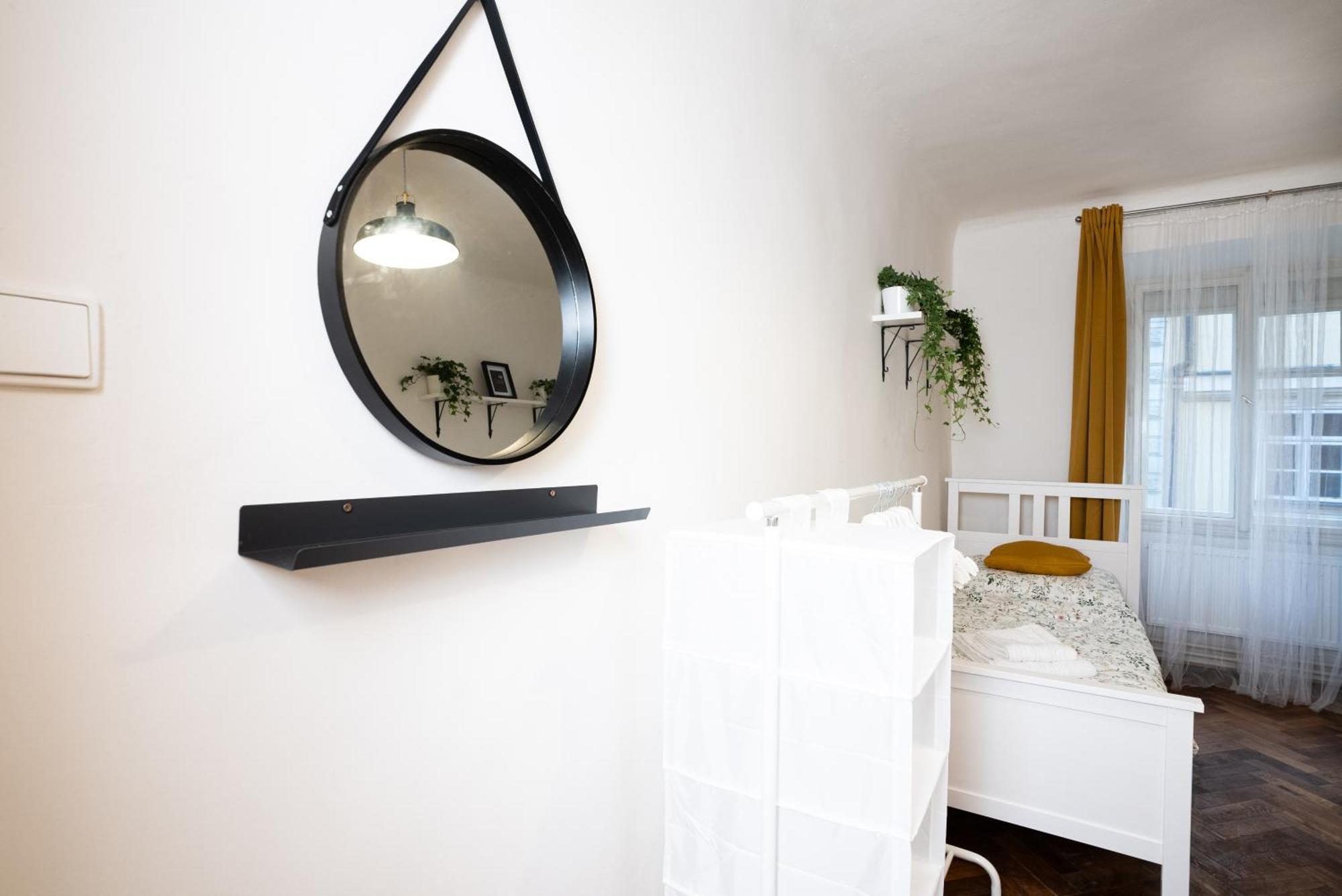 White Wolf House Hostel & Apartments Praga Esterno foto