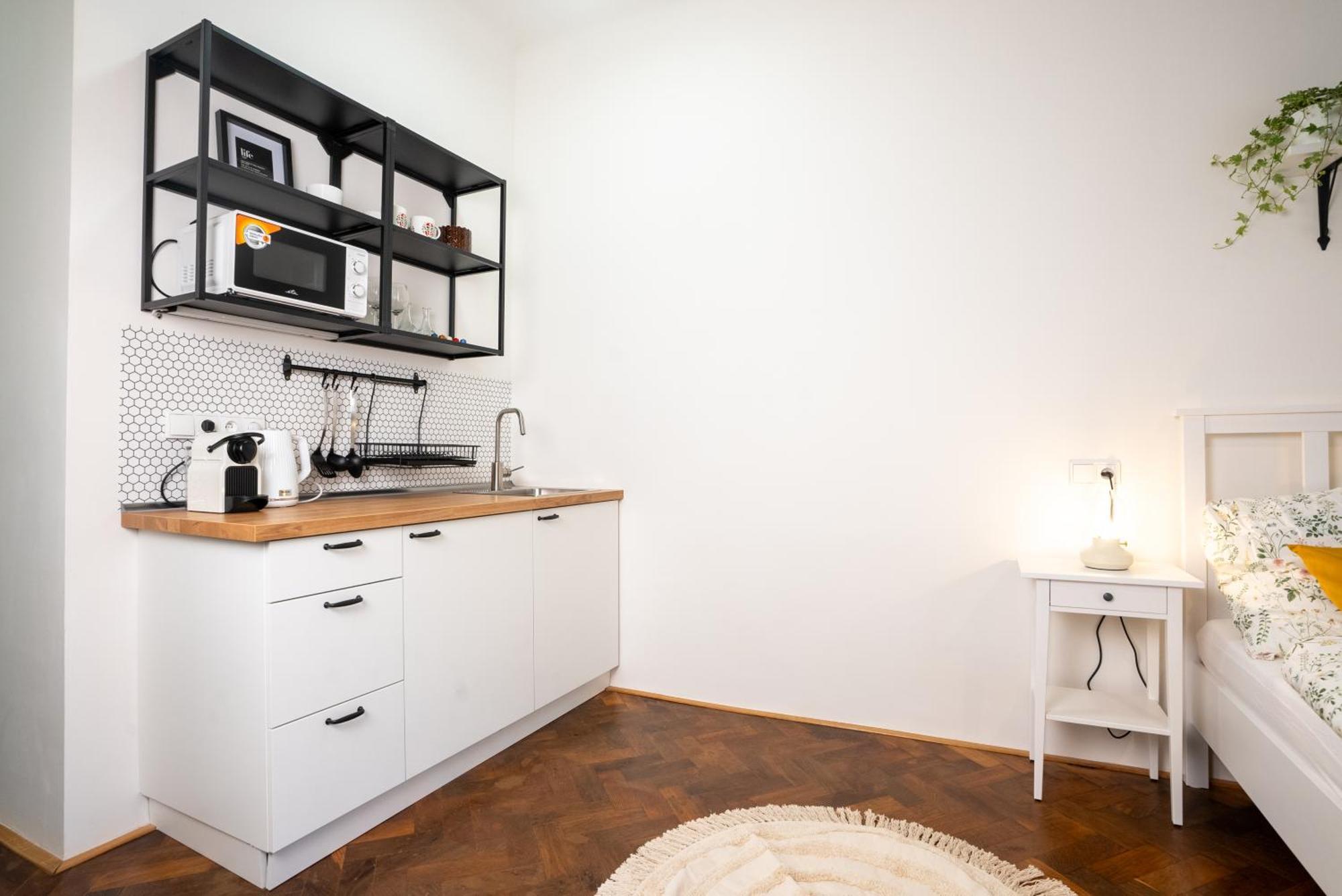 White Wolf House Hostel & Apartments Praga Esterno foto