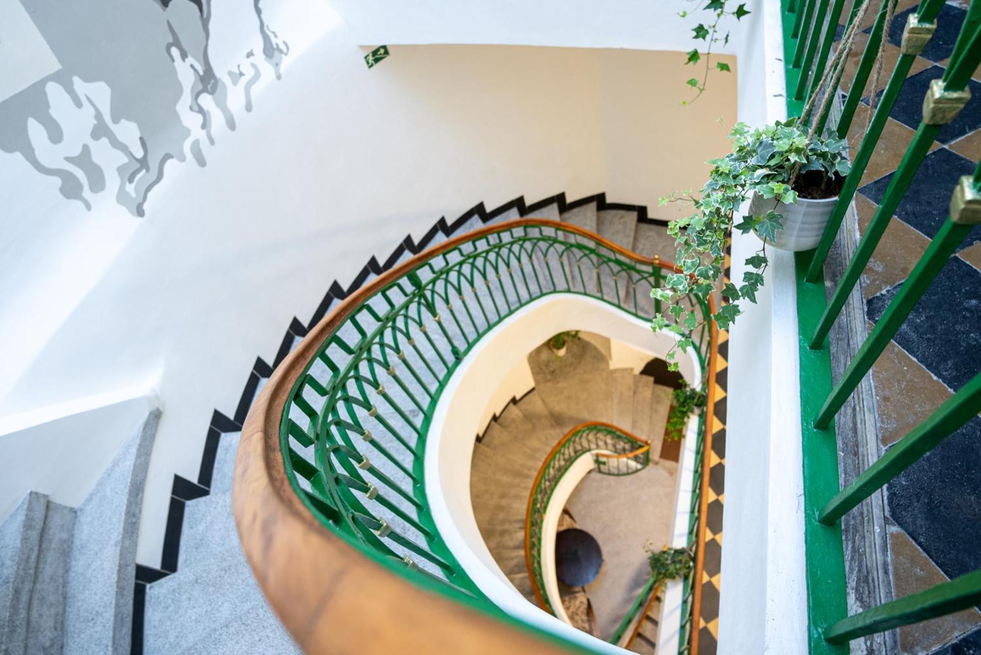 White Wolf House Hostel & Apartments Praga Esterno foto